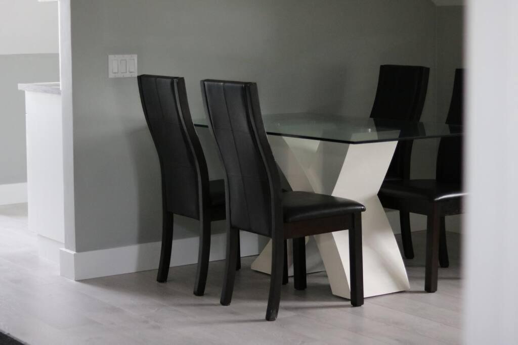 Unique Modern Luxury 2 Bedroom Apartment Rental Chapleau エクステリア 写真