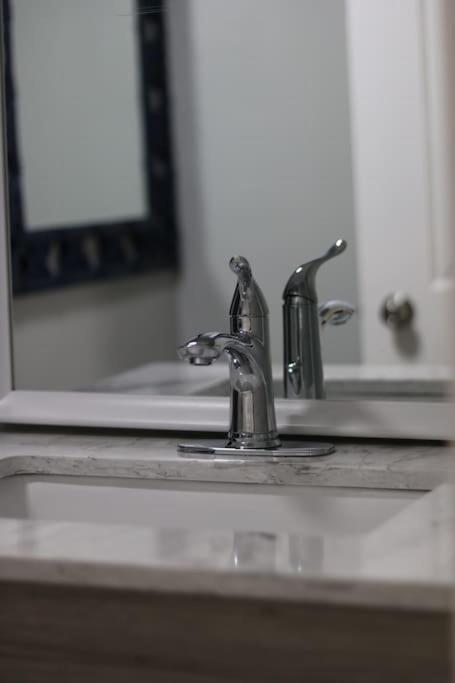 Unique Modern Luxury 2 Bedroom Apartment Rental Chapleau エクステリア 写真