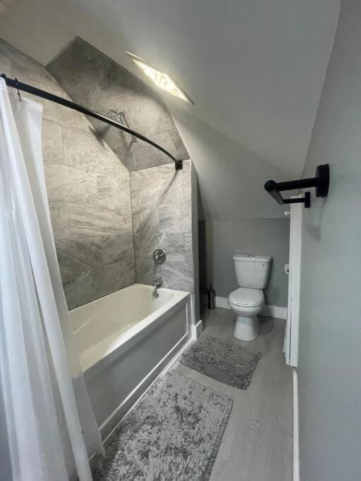 Unique Modern Luxury 2 Bedroom Apartment Rental Chapleau エクステリア 写真