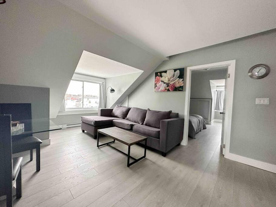 Unique Modern Luxury 2 Bedroom Apartment Rental Chapleau エクステリア 写真